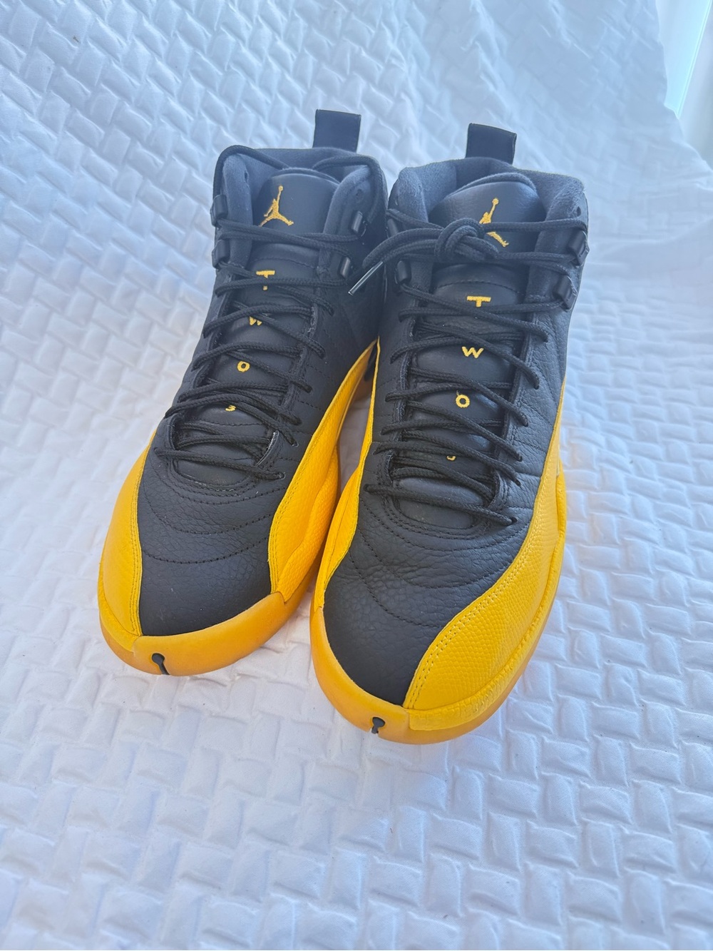 “MENS SIZE 9” AUTHENTIC Jordan 12 Retro Black University Gold - Picture 3 of 6